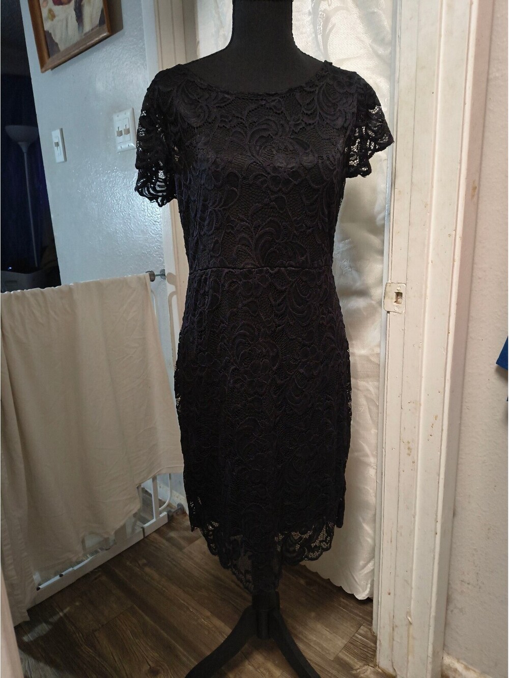 CI SONO Black Lace Short Sleeve Cocktail Dress